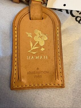 Louis Vuitton 2 piece set special Hawaii edition embossed Leather Luggage Tag